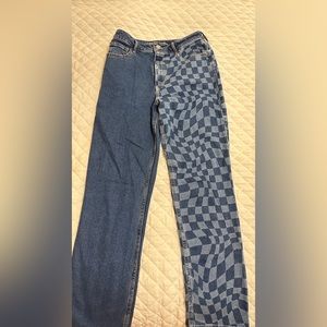 💙HOLLISTER💙 high rise dad jeans with one leg checkered pattern size 7R W28